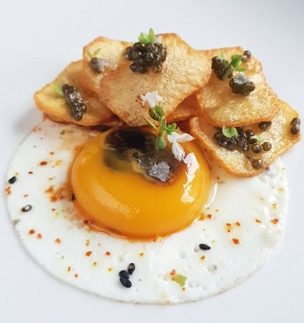 yema-inyectada-en-jugo-de-gamba